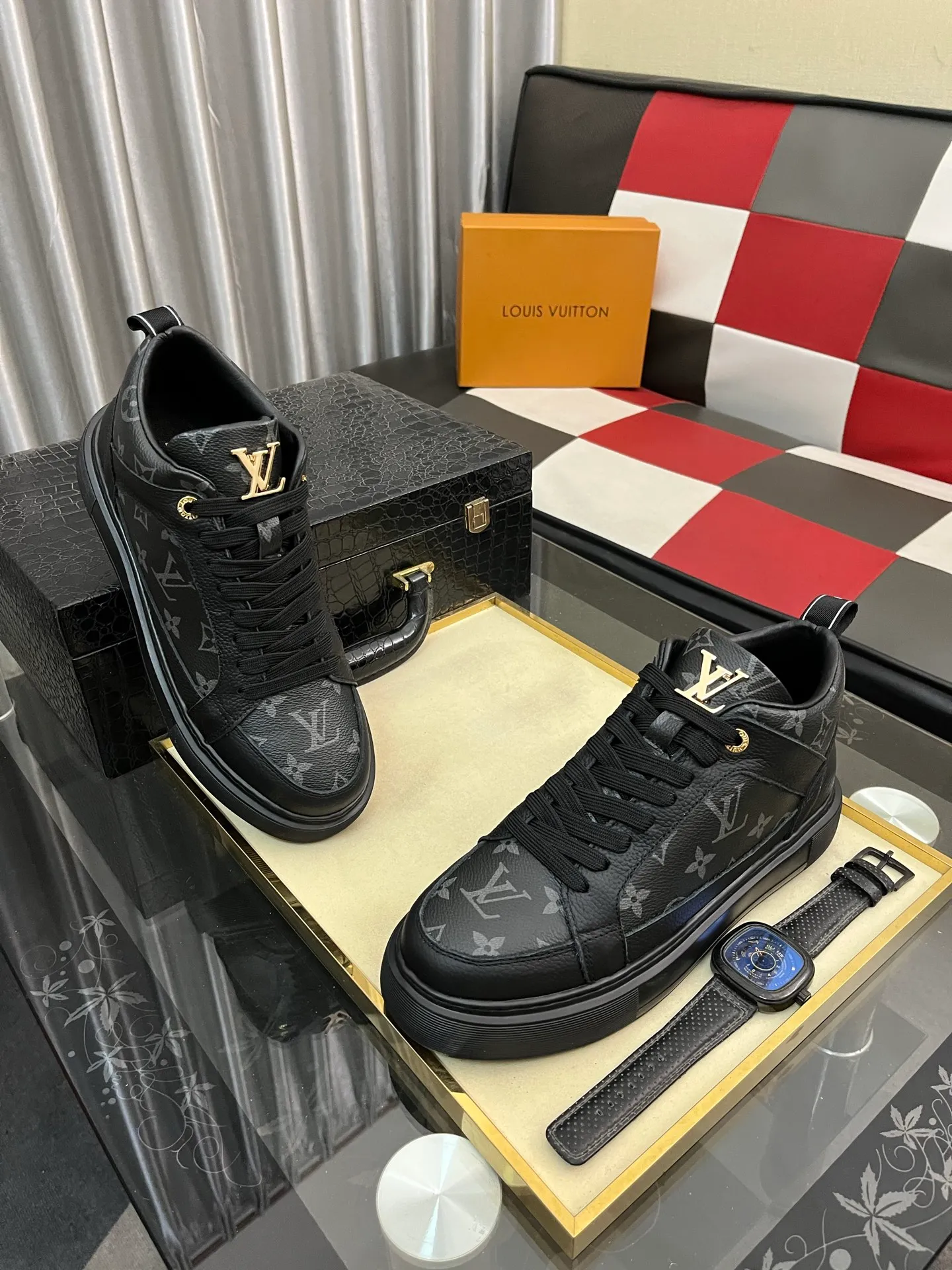 Ex-factory price: 438⌚️⌚️[LOUIS VUITTON] Same style as Louis Vuitton* official website 🚹Men's high-top casual shoes❤️Same style as popular celebrities and big names ~ Best-selling at home and abroad Lv focuses on the checkerboard series...Imported first-layer cowhide with special fabrics➕Full sheepskin lining➕Brand-specific hollow outsole, code number: 38-44